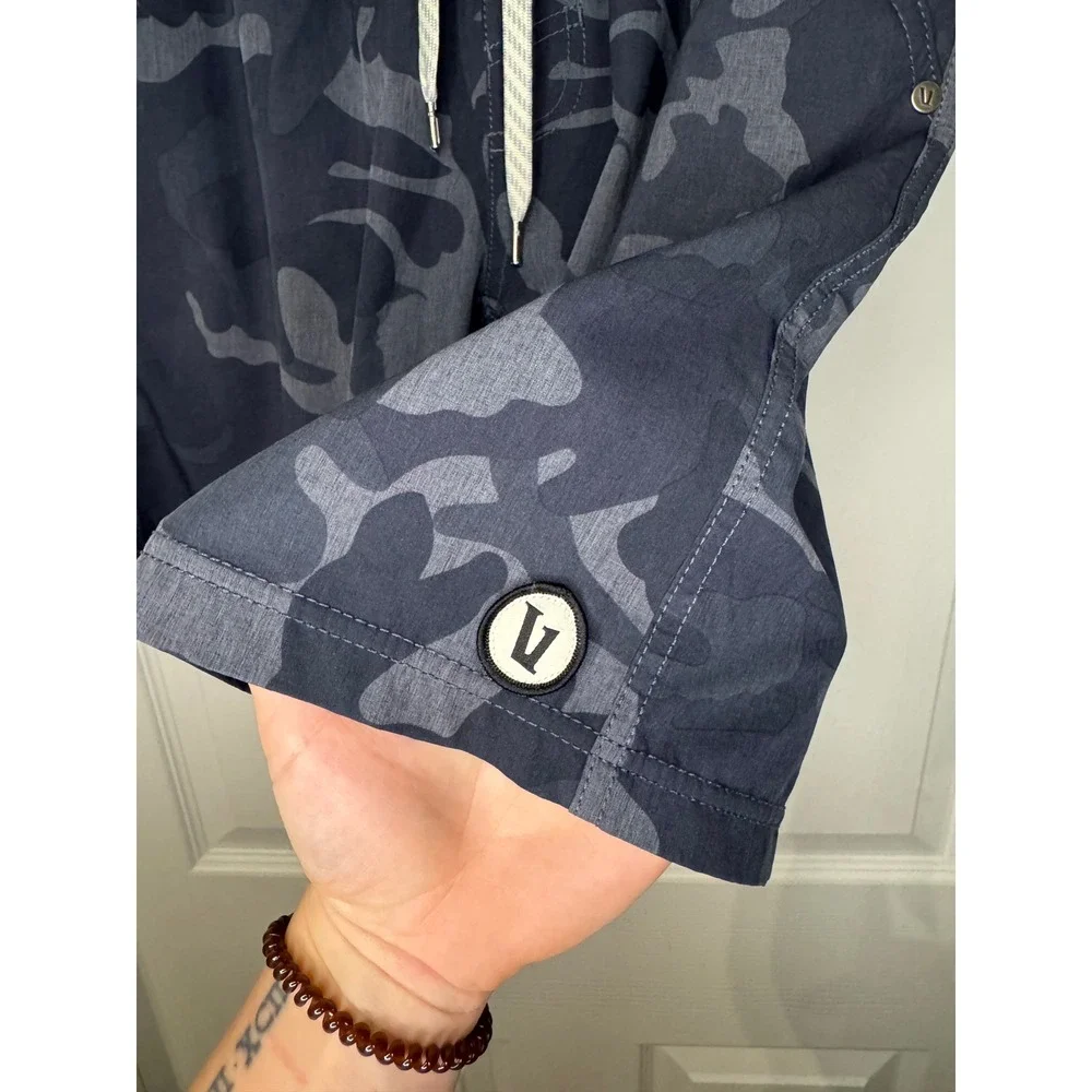 Vuori Banks Shorts Mens Small Charcoal Navy Camo Athletic Board Shorts V302